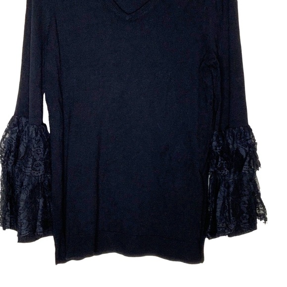 THALIA Sodi black V neck blouse with lace sleeves. Size M - Picture 2 of 7